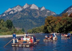 Transferis24.pl rafting down on Dunajec River Trips & Tours from Cracow and Katowice to Rafting down on Dunjec River. Visit in Castle Niedzica