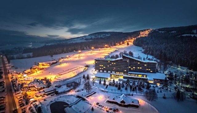 Przewozy transferowe do / z Hotelu Kasprowy Merccure w Zakopanem. Pickup z lotniska. Przewozy do portu lotniczego Balice KRK i Pyrzowice KTW, a także Okęcie WAW. 
